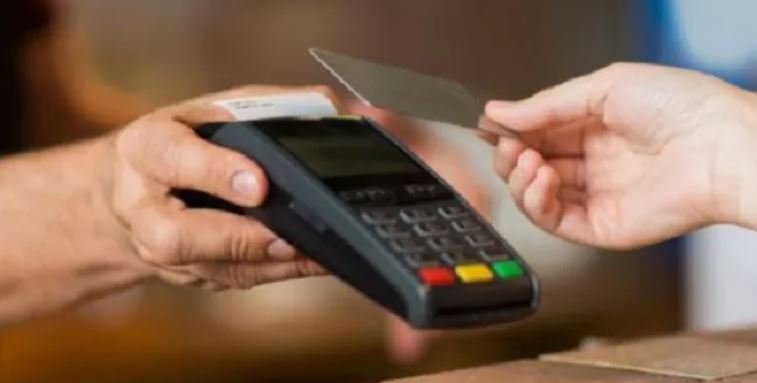 Έρχονται πιο ισχυρά κίνητρα για πληρωμές με κάρτα και νέα φορολοταρία